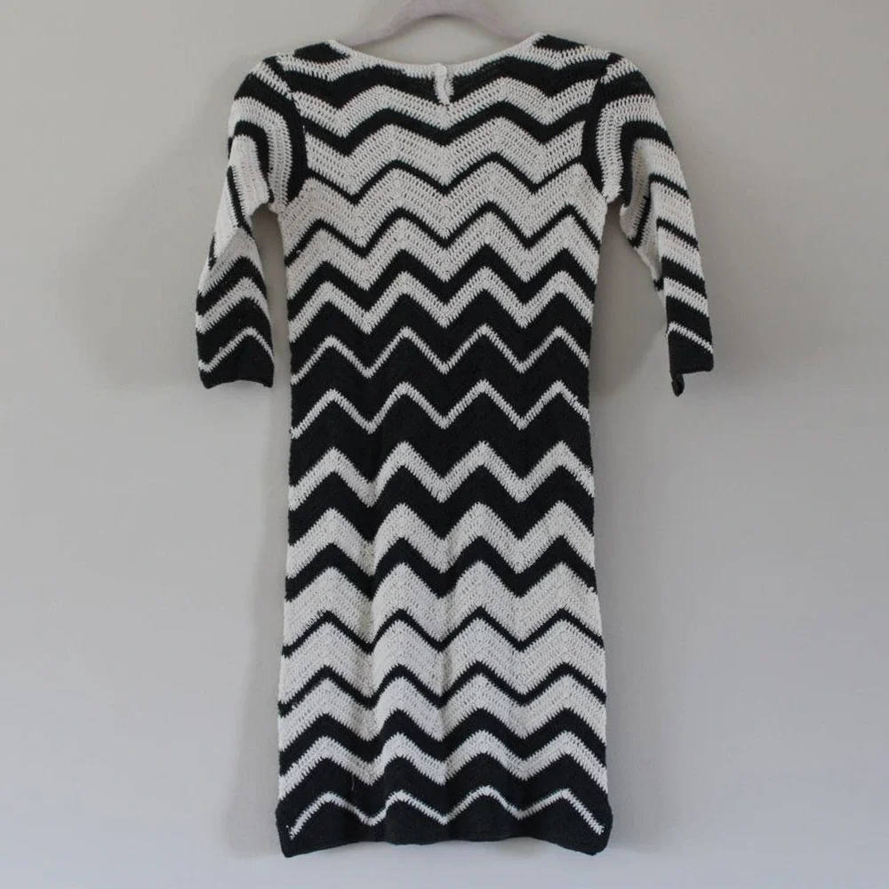 NWT Bonpoint Girl's Crochet Knit Pattern Dress Gray White Chevron 12‎